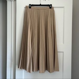 Uniqlo pleated midi skirt